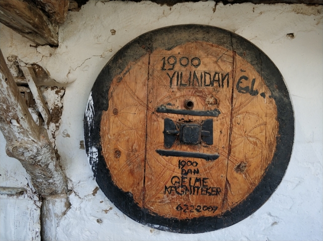 Mesleğini minyatür kağnı yaparak sürdürüyor